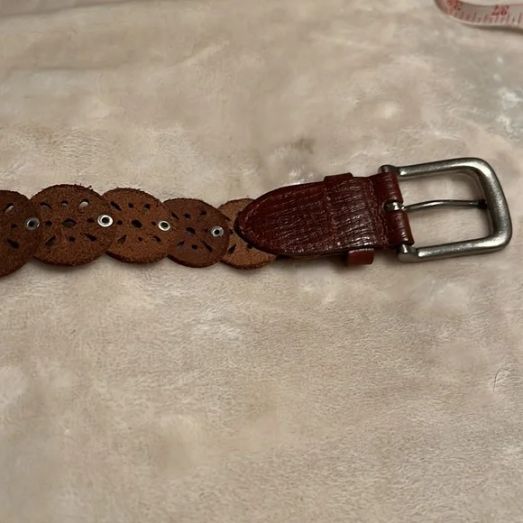 Brown leather belt circle sections 40” long plus silver tone buckle - Picture 4 of 6